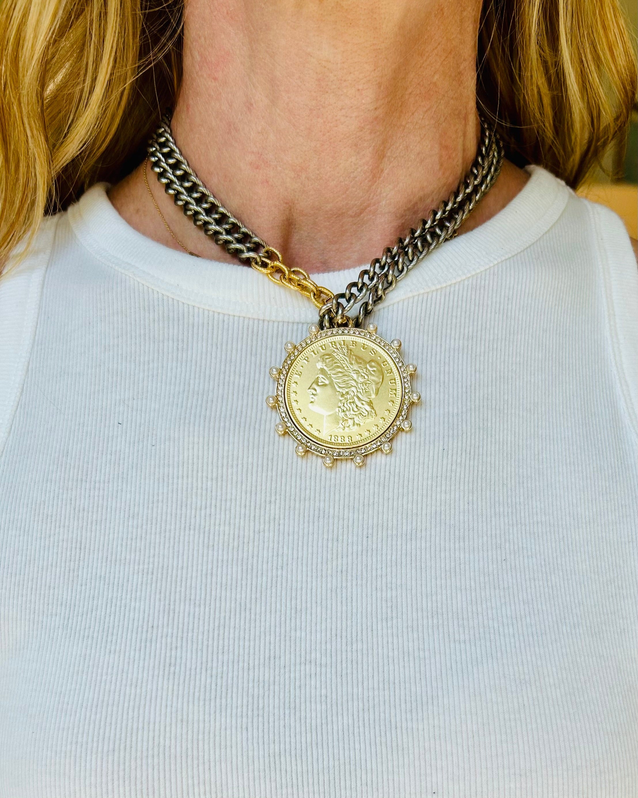 Noire Necklace